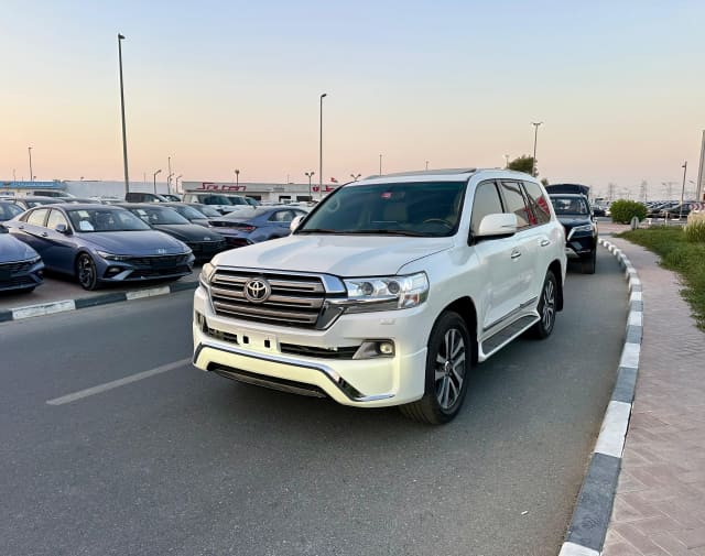 2019 TOYOTA Land Cruiser