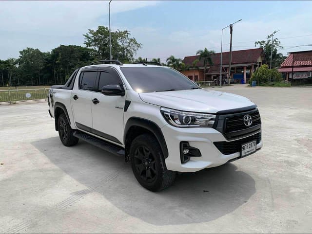 2019 TOYOTA Hilux