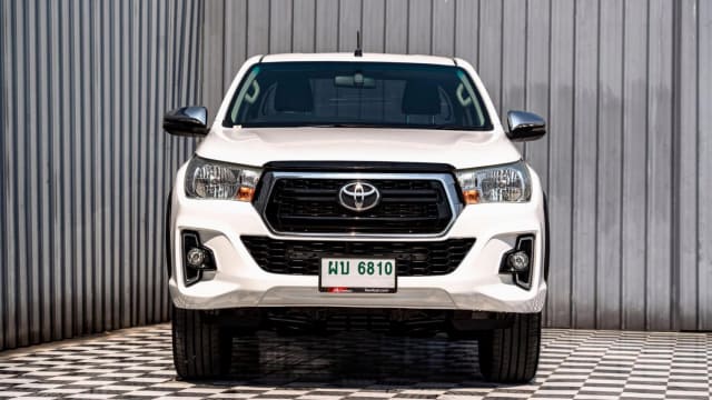 2019 TOYOTA Hilux