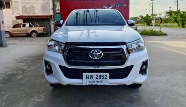 2019 TOYOTA Hilux