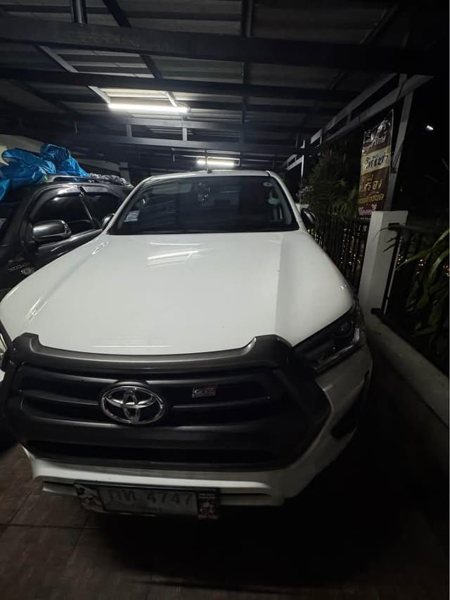 2022 TOYOTA Hilux