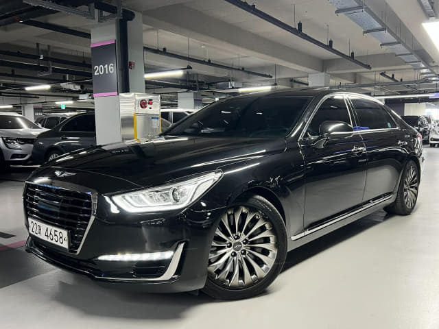 2018 Genesis EQ900