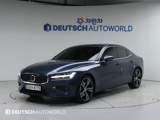 2021 VOLVO S60