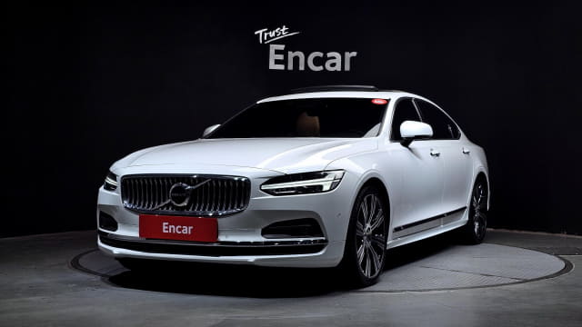 2023 VOLVO S90