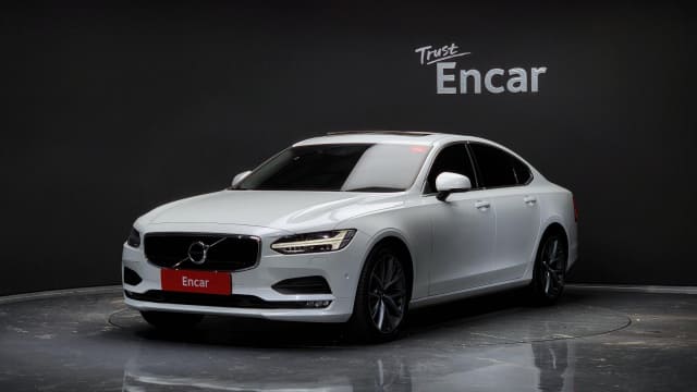 2017 VOLVO S90