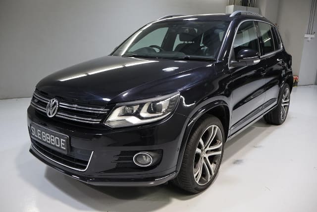 2016 VOLKSWAGEN Tiguan