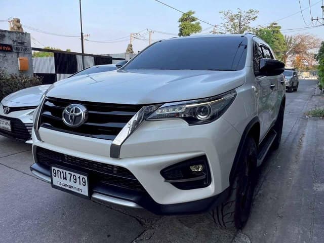 2020 TOYOTA Fortuner