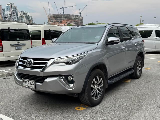 2017 TOYOTA Fortuner