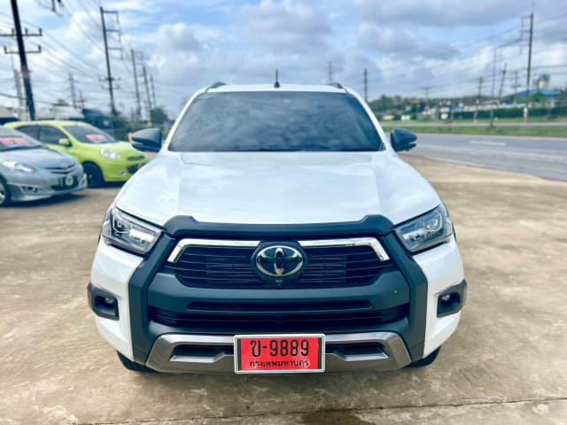 2024 TOYOTA Hilux