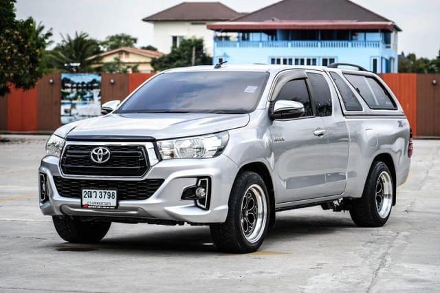 2019 TOYOTA Hilux