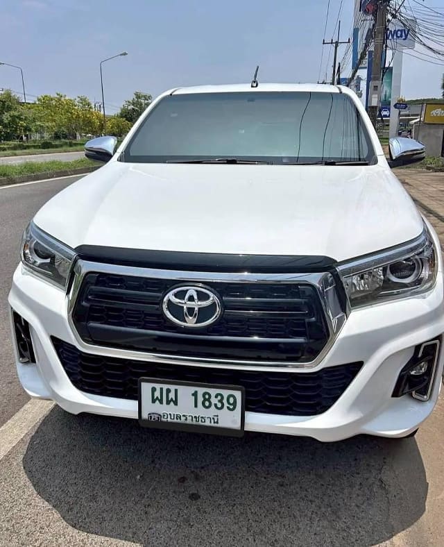 2019 TOYOTA Hilux