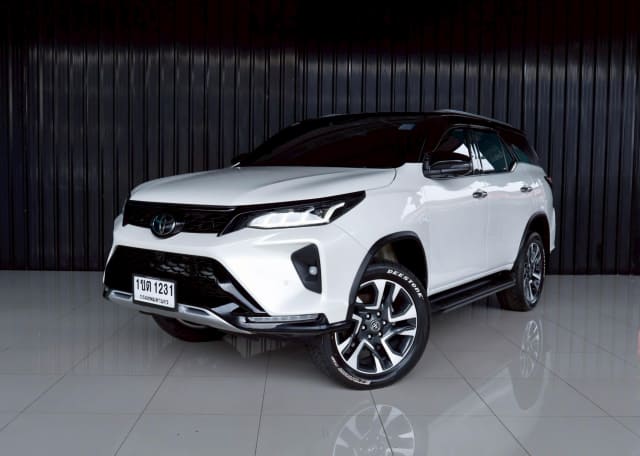 2020 TOYOTA Fortuner