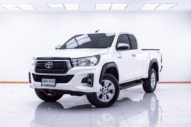 2019 TOYOTA Hilux