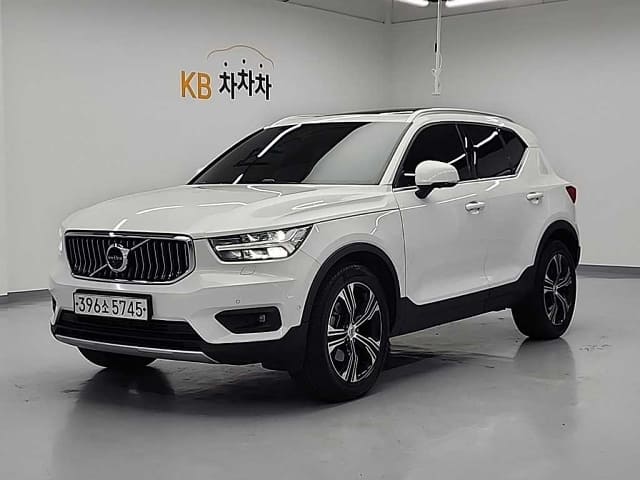 2020 VOLVO XC40