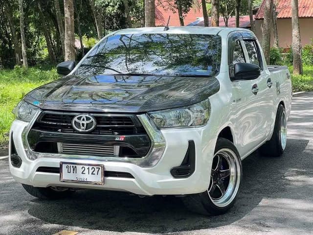 2020 TOYOTA Hilux