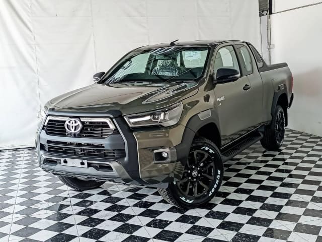 2025 TOYOTA Hilux
