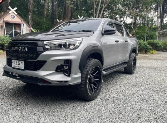 2019 TOYOTA Hilux
