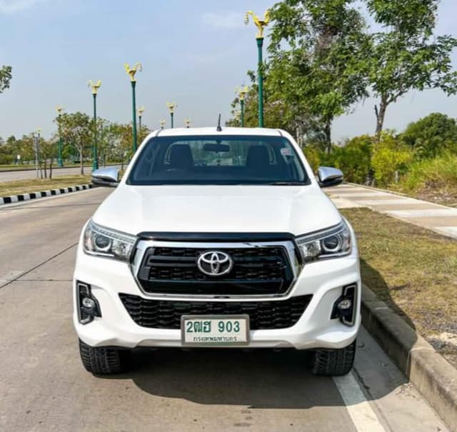 2019 TOYOTA Hilux