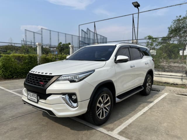 2019 TOYOTA Fortuner