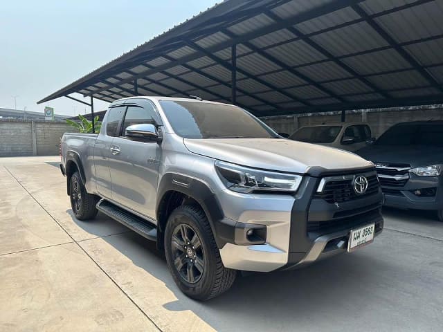 2024 TOYOTA Hilux