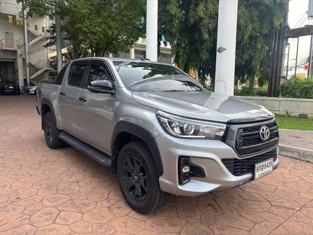 2019 TOYOTA Hilux