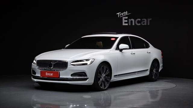 2023 VOLVO S90
