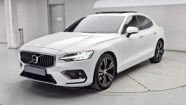 2022 VOLVO S60
