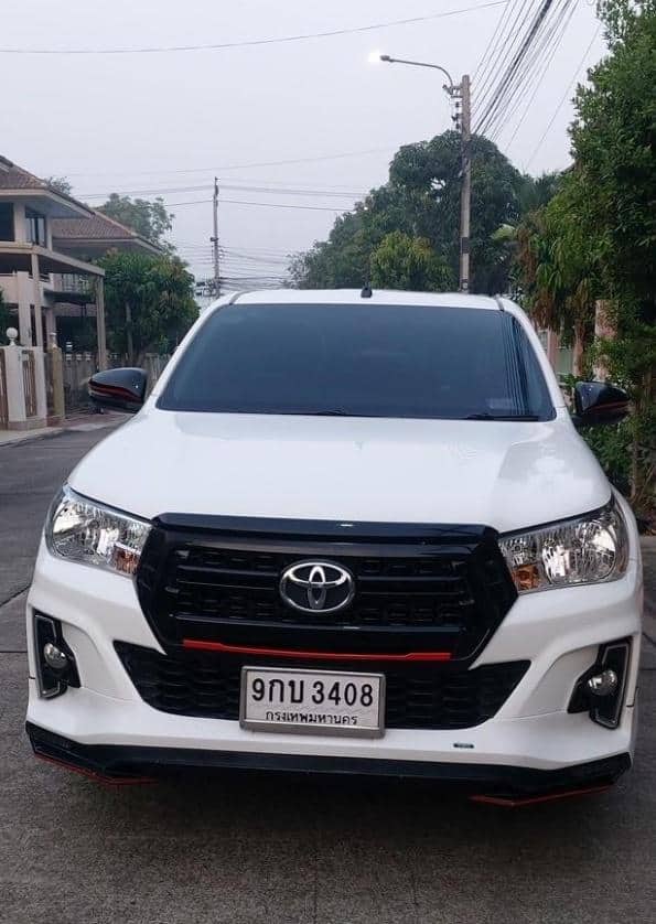 2019 TOYOTA Hilux