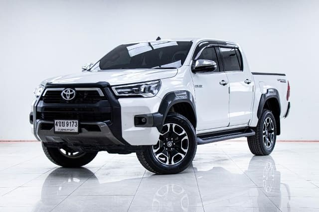 2023 TOYOTA Hilux