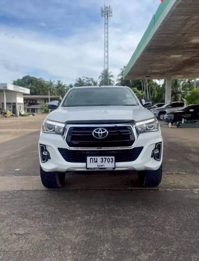 2019 TOYOTA Hilux