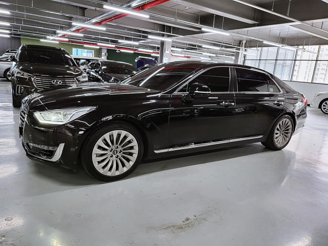 2018 Genesis EQ900