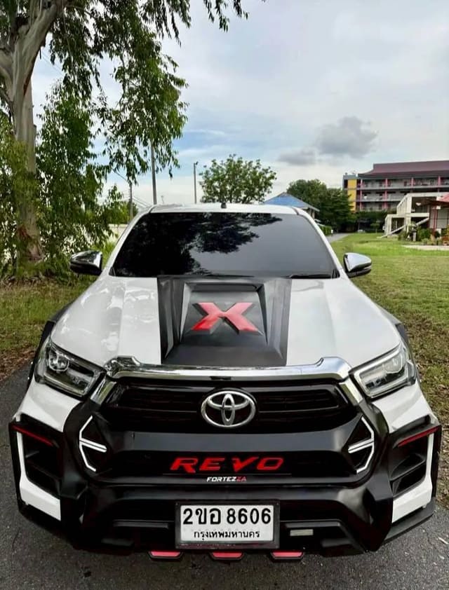 2022 TOYOTA Hilux