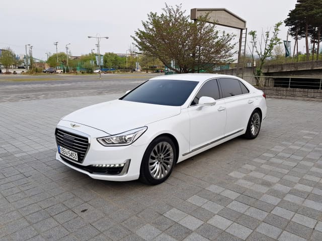 2017 Genesis EQ900