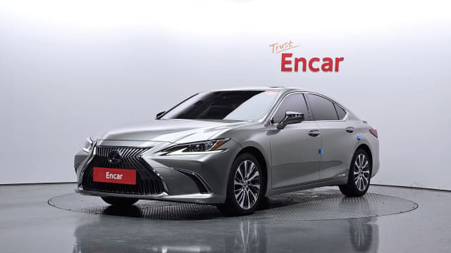 2019 LEXUS ES