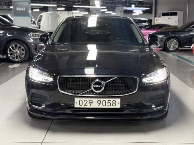 2018 VOLVO S90