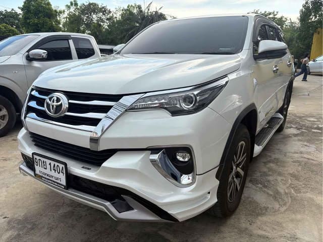 2020 TOYOTA Fortuner