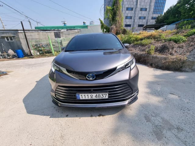 2023 TOYOTA Sienna
