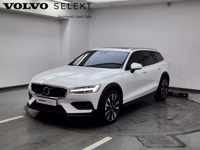 2024 VOLVO V60