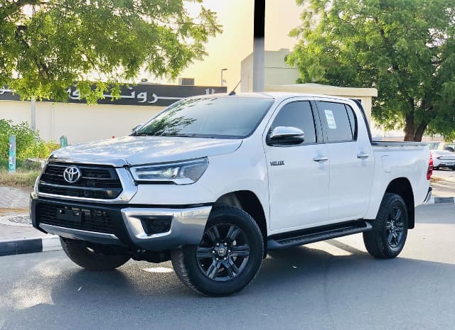 2025 TOYOTA Hilux