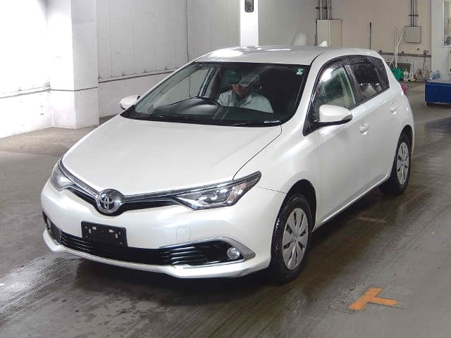 2016 TOYOTA Auris