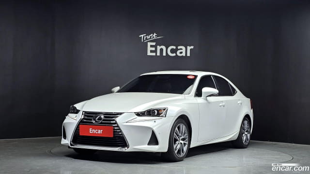 2018 LEXUS IS