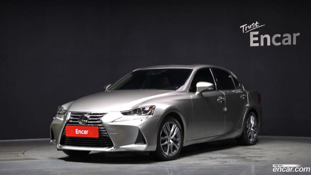 2019 LEXUS IS