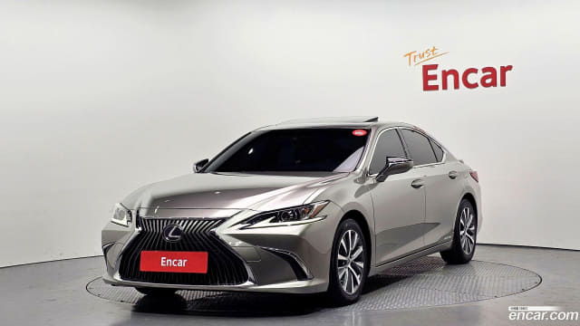 2019 LEXUS ES