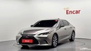 2019 LEXUS ES