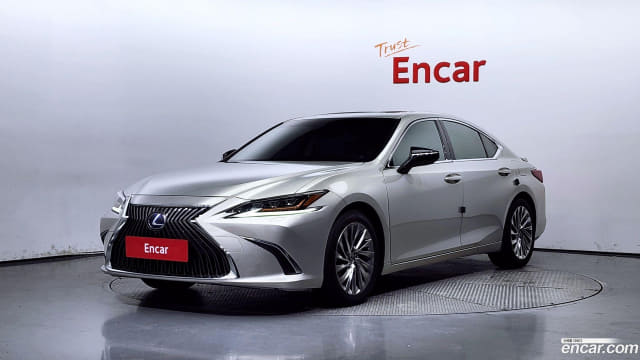2019 LEXUS ES