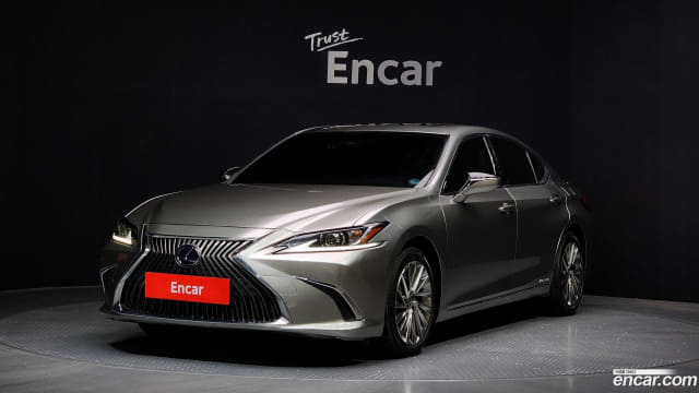 2020 LEXUS ES