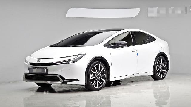 2024 TOYOTA Prius