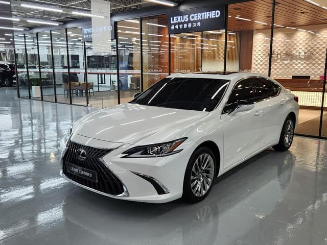 2025 LEXUS ES