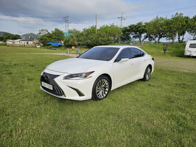 2023 LEXUS ES