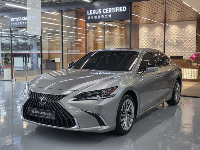 2025 LEXUS ES